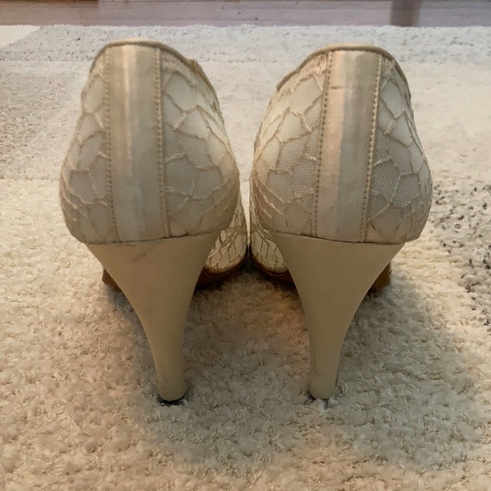 Vintage Stuart Weitzman for Martinique Lace Heels Off-White Size 7 - Picture 6 of 8